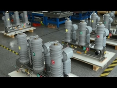 32KV zewnętrzny wyłącznik prądu próżniowego wysokiego napięcia 3 fazy 40.5KV automatyczny zamykacz